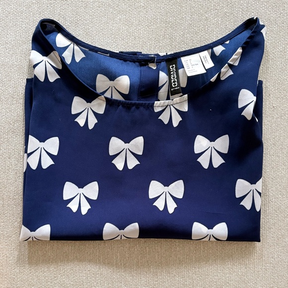 Bow Tie Top - Picture 4 of 7